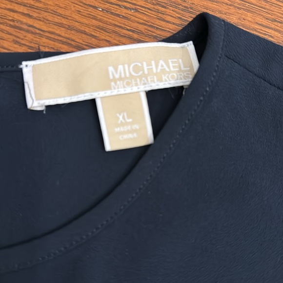 Michael Kors Navy Blue Sleeveless Top. - Picture 6 of 9